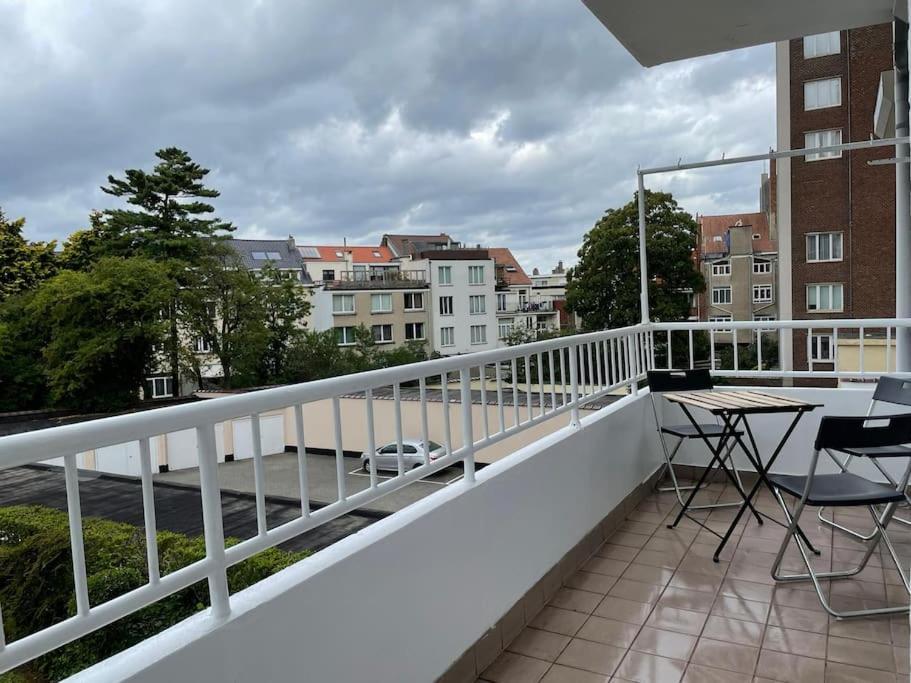 בריסל Spacious Apartment Next To Parc Du Cinquantenaire מראה חיצוני תמונה