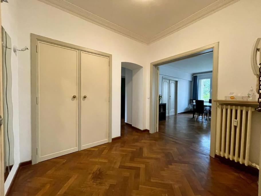 בריסל Spacious Apartment Next To Parc Du Cinquantenaire מראה חיצוני תמונה